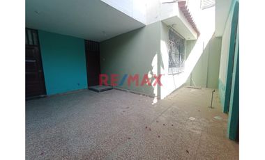 Venta De Casa En Urb.San Ramon - Dos Pisos Mas Azotea // ID: 1122962