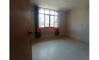 Venta De Casa En Urb.San Ramon - Dos Pisos Mas Azotea // ID: 1122962