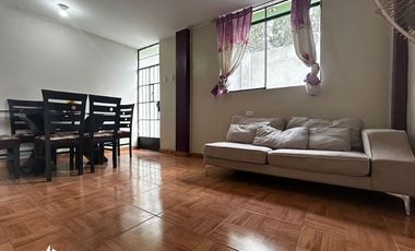 Casa a pasos de la plaza mayor de Santiago y panamericana sur!!