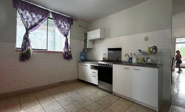 Casa a pasos de la plaza mayor de Santiago y panamericana sur!!