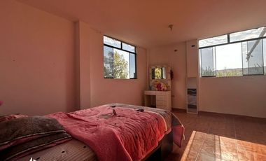Casa a pasos de la plaza mayor de Santiago y panamericana sur!!