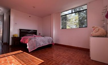 Casa a pasos de la plaza mayor de Santiago y panamericana sur!!