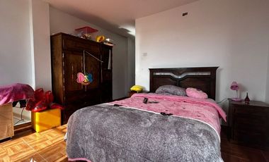 Casa a pasos de la plaza mayor de Santiago y panamericana sur!!