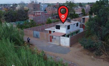 Casa a pasos de la plaza mayor de Santiago y panamericana sur!!