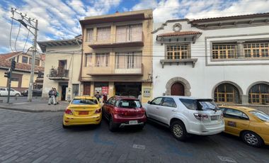 CASA CON LOCAL COMERCIAL EN VENTA, NO INVENTARIADA EN EL CENTRO DE CUENCA