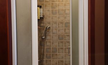 ESPACIOSA CASA de 5 Dormitorios EN VENTA ubicada a pocos pasos de la Av de las Américas y Puertas del Sol