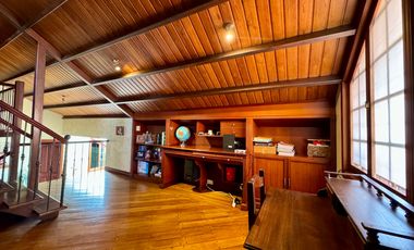 ESPACIOSA CASA de 5 Dormitorios EN VENTA ubicada a pocos pasos de la Av de las Américas y Puertas del Sol