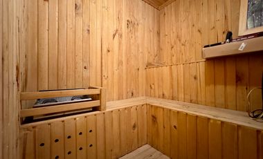 ESPACIOSA CASA de 5 Dormitorios EN VENTA ubicada a pocos pasos de la Av de las Américas y Puertas del Sol