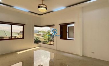 Three Storey House & Lot For Lease in Multinational Village Parañaque