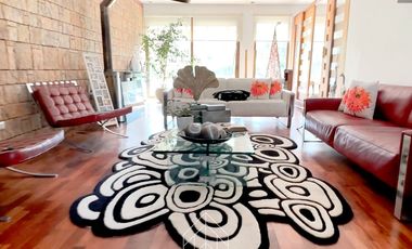 Casa de alto estándar 6D + quincho + piscina + vistas