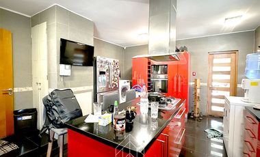 Casa de alto estándar 6D + quincho + piscina + vistas