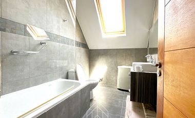 Casa de alto estándar 6D + quincho + piscina + vistas