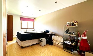 Casa de alto estándar 6D + quincho + piscina + vistas