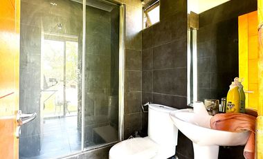 Casa de alto estándar 6D + quincho + piscina + vistas