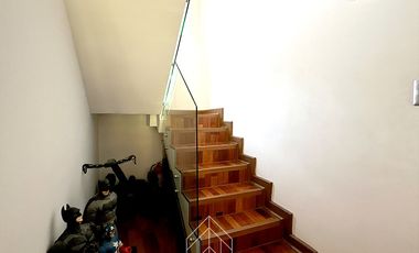 Casa de alto estándar 6D + quincho + piscina + vistas