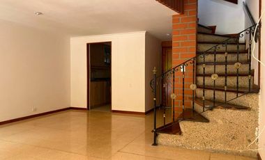 47805 Casa en arriendo en el sector La abadia, Envigado