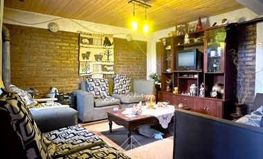 Amplia y cómoda casa con múltiples recintos