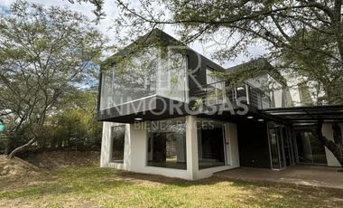 Moderna Casa en Nayón $1.800 (Incl.alícuota-Serv. Básicos)Entorno natural-moderno