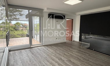 Moderna Casa en Nayón $1.800 (Incl.alícuota-Serv. Básicos)Entorno natural-moderno