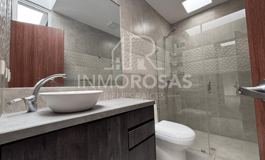 Moderna Casa en Nayón $1.800 (Incl.alícuota-Serv. Básicos)Entorno natural-moderno