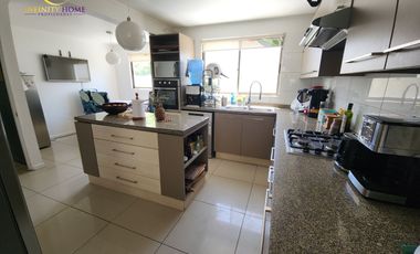 Amplia y Hermosa Casa con Piscina Alto el Manzano Til-Til.