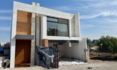 VENTA DE CASA EQUIPADA EN RINCONADA DE LOS ANDES CON ROOF