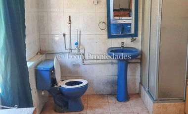 Leon Propiedades vende parcela con 2 casas en sector Cuyuncavi alto, Curacaví.