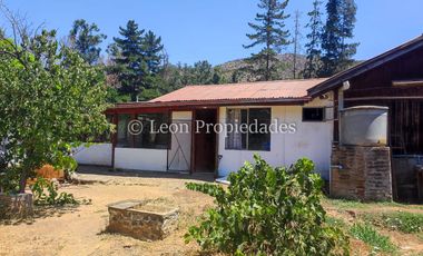 Leon Propiedades vende parcela con 2 casas en sector Cuyuncavi alto, Curacaví.