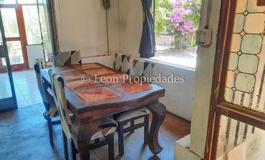 Leon Propiedades vende parcela con 2 casas en sector Cuyuncavi alto, Curacaví.