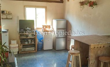 Leon Propiedades vende parcela con 2 casas en sector Cuyuncavi alto, Curacaví.