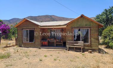 Leon Propiedades vende parcela con 2 casas en sector Cuyuncavi alto, Curacaví.