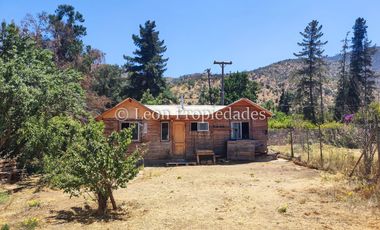 Leon Propiedades vende parcela con 2 casas en sector Cuyuncavi alto, Curacaví.