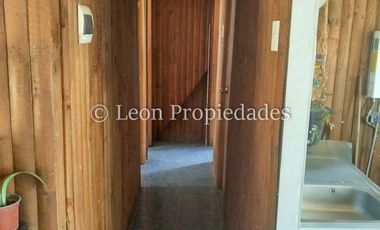 Leon Propiedades vende parcela con 2 casas en sector Cuyuncavi alto, Curacaví.