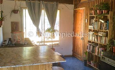 Leon Propiedades vende parcela con 2 casas en sector Cuyuncavi alto, Curacaví.