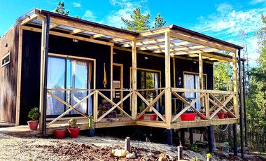 Casa De Madera Con Finas Terminaciones En Bosque De Cahuil