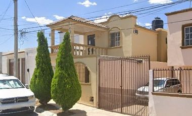 VENTA DE CASA EN CALLE LOS NOGALES, GUSTAVO DIAZ ORDAZ, SALTILLO COAHUILA