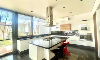 Moderna Casa en Venta en Los Olivos Zona Valle Real