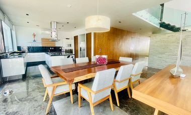 Moderna Casa en Venta en Los Olivos Zona Valle Real