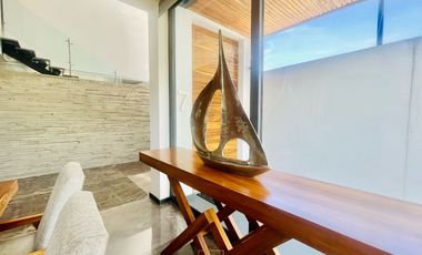 Moderna Casa en Venta en Los Olivos Zona Valle Real