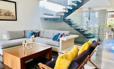 Moderna Casa en Venta en Los Olivos Zona Valle Real