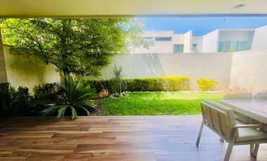 Moderna Casa en Venta en Los Olivos Zona Valle Real