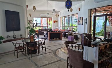 Exclusiva Residencia fraccionamiento las brisas, en un Entorno Tranquilo y Seguro: ¡Tu Nuevo Hogar Te Espera! en acapulco  guerrero