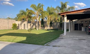 VENTA DE TERRENO CON JARDIN AL PONIENTE DE LA CIUDAD