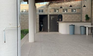 VENTA DE TERRENO CON JARDIN AL PONIENTE DE LA CIUDAD