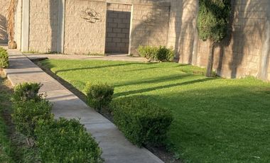 VENTA DE TERRENO CON JARDIN AL PONIENTE DE LA CIUDAD