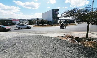 TERRENO COMERCIAL EN RENTA EN EL MIRADOR EN ESQUINA JUNTO AL RESTAURANT EL TAPATIO