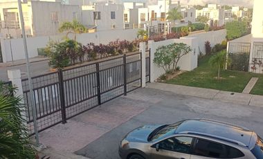 Casa en venta en fraccionamiento con alberca en zona Norte