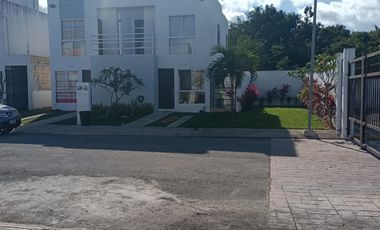 Casa en venta en fraccionamiento con alberca en zona Norte