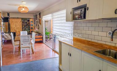 Leon Propiedades vende parcela con casa en sector Hornitos, Curacaví.