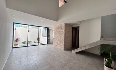 HERMOSA CASA DE LUJO UBICADA EN TEMOZÓN NORTE